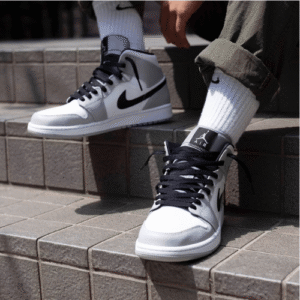 ⁦Nike Air Jordan 1 Mid Light Smoke⁩ – תמונה ⁦3⁩