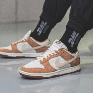 ⁦Nike Dunk Low Medium Curry⁩ – תמונה ⁦4⁩