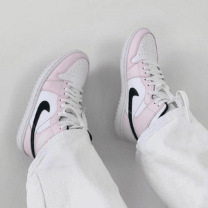 ⁦Nike Air Jordan 1Mid Barely Rose⁩ – תמונה ⁦3⁩