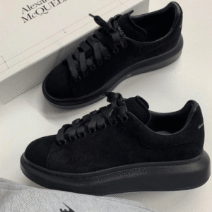 ⁦Alexander Mcqueen Oversized Suede All Black⁩ – תמונה ⁦3⁩