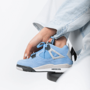 ⁦Nike Air Jordan 4 Retro University Blue⁩ – תמונה ⁦4⁩