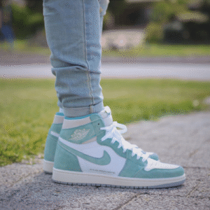 ⁦Nike Air Jordan 1 turbo green⁩ – תמונה ⁦4⁩