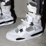 ⁦Air Jordan 4 Retro Military Black - איר ג'ורדן 4⁩ – תמונה ⁦4⁩