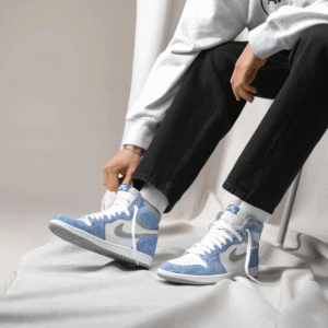 ⁦Nike Air Jordan 1 Retro Hyper Royal⁩ – תמונה ⁦4⁩