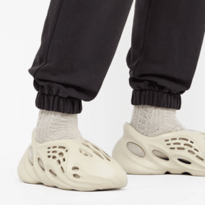 ⁦Yeezy Foam RNNR Sand⁩ – תמונה ⁦4⁩