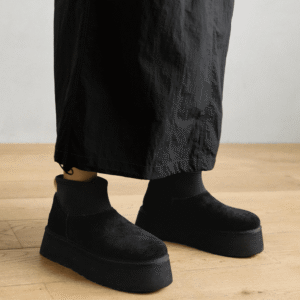 ⁦UGG Classic Mini Dipper Black- נעלי האג⁩ – תמונה ⁦6⁩