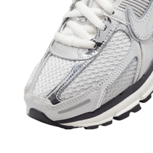 ⁦Nike Zoom Vomero 5 Photon Dust Silver⁩ – תמונה ⁦6⁩