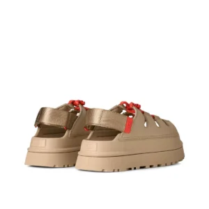 ⁦UGG GoldenGlow Toggle Sandal לנשים – נוחות מתקדמת וסטייל אורבני⁩ – תמונה ⁦23⁩