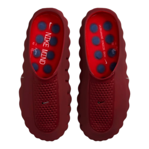 ⁦Nike Mind 001 Pregame Mules – Team Red / University Red / Midnight Navy / Chrome⁩ – תמונה ⁦3⁩