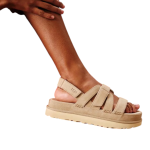 ⁦סנדלי נשים UGG Goldenstar Gleam – סטייל מודרני ונוחות יומיומית⁩ – תמונה ⁦14⁩