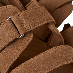 ⁦סנדלי נשים UGG Goldenstar Gleam – סטייל מודרני ונוחות יומיומית⁩ – תמונה ⁦16⁩