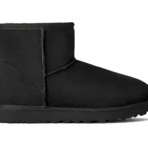 ⁦מגפי UGG Classic Mini II לגברים בצבע שחור⁩ – תמונה ⁦1⁩