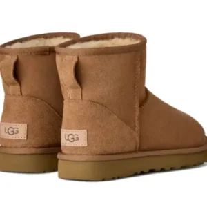 ⁦מגפי UGG Classic Mini II לגברים בצבע Chestnut⁩ – תמונה ⁦5⁩