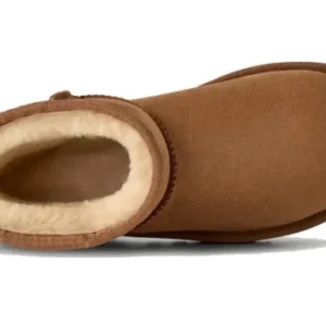 ⁦מגפי UGG Classic Mini II לגברים בצבע Chestnut⁩ – תמונה ⁦4⁩
