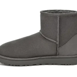 ⁦מגפי UGG Classic Mini II לגברים בצבע אפור⁩ – תמונה ⁦2⁩
