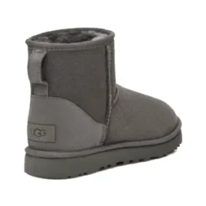 ⁦מגפי UGG Classic Mini II לגברים בצבע אפור⁩ – תמונה ⁦4⁩