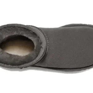 ⁦מגפי UGG Classic Mini II לגברים בצבע אפור⁩ – תמונה ⁦5⁩