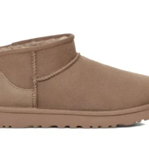 ⁦מגפי UGG Classic Ultra Mini לגברים בצבע Caribou – זמש טבעי עם בטנת צמר כבשים⁩ – תמונה ⁦1⁩