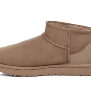 ⁦מגפי UGG Classic Ultra Mini לגברים בצבע Caribou – זמש טבעי עם בטנת צמר כבשים⁩ – תמונה ⁦2⁩