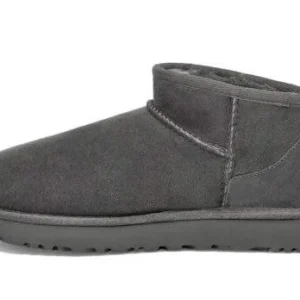 ⁦מגפי UGG Classic Ultra Mini לגברים בצבע אפור⁩ – תמונה ⁦3⁩