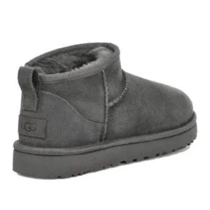 ⁦מגפי UGG Classic Ultra Mini לגברים בצבע אפור⁩ – תמונה ⁦4⁩