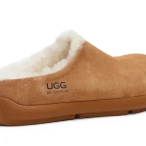 ⁦נעלי בית UGG Premium Jade לגברים בצבע Chestnut – עור איכותי ובטנת צמר כבשים⁩ – תמונה ⁦2⁩