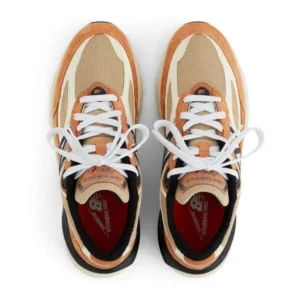 ⁦נעלי New Balance 990v6 x Teddy Santis Made in USA ספיה כתום⁩ – תמונה ⁦3⁩