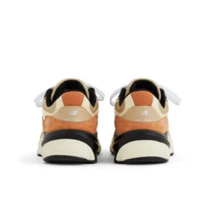 ⁦נעלי New Balance 990v6 x Teddy Santis Made in USA ספיה כתום⁩ – תמונה ⁦4⁩