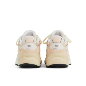 ⁦נעלי New Balance 990v6 Made in USA ורד וינטג'⁩ – תמונה ⁦4⁩