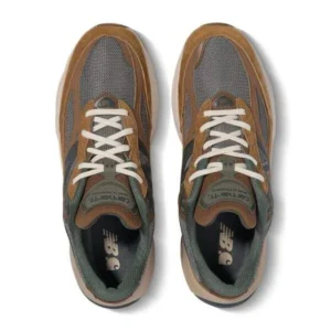נעלי New Balance 990v6 x Carhartt WIP חאקי – תמונה 4