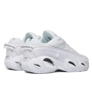 ⁦נעלי Nike NOCTA Glide White Chrome בעיצוב יוקרתי בגוון לבן וכרום⁩ – תמונה ⁦3⁩