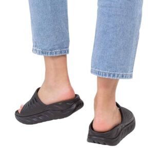 ⁦Hoka Ora Recovery כפכפי התאוששות נוחים עם ריכוך 'Black'⁩ – תמונה ⁦3⁩