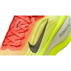 ⁦Nike Vomero Plus Bright Mango Green – נעלי ריצה⁩ – תמונה ⁦4⁩