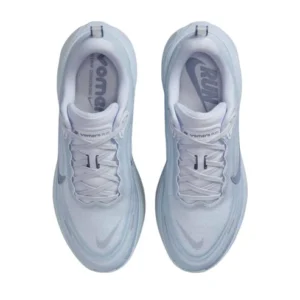 ⁦Nike Vomero Plus Road Running Shoes Grey Ashen Slate – נעלי ריצה עם ריפוד ותמיכה⁩ – תמונה ⁦4⁩