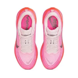 ⁦Nike Vomero Plus Road Running Shoes Pink – נעלי ריצה⁩ – תמונה ⁦3⁩