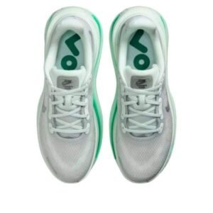⁦Nike Vomero Premium Barely Green/Light Silver – נעלי ריצה עם ריפוד ותמיכה מתקדמים⁩ – תמונה ⁦5⁩