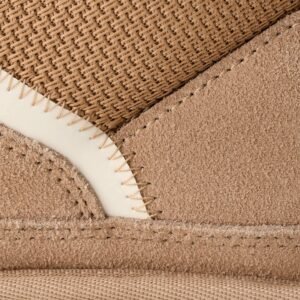 ⁦UGG Women’s Lowmel Sand – נעלי נשים בגוון חול בעיצוב יומיומי⁩ – תמונה ⁦5⁩