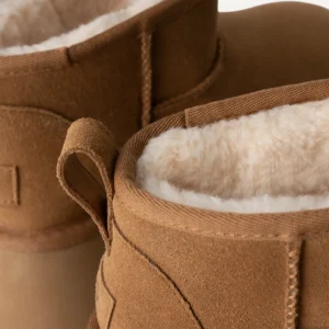 UGG Women’s Classic Ultra Mini New Heights Chestnut – מגפי פלטפורמה לנשים בצבע ערמוני – תמונה 4