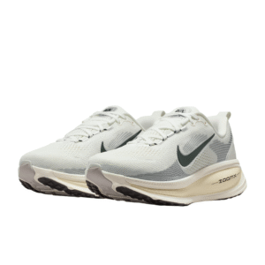 ⁦נעלי ריצה לכביש Nike Vomero 18 Road Running Shoes Summit White/Coconut⁩ – תמונה ⁦4⁩