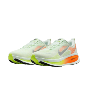 ⁦נעלי ריצה לכביש Nike Vomero 18 Road Running Shoes Barely Green/Hyper Crimson⁩ – תמונה ⁦4⁩