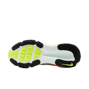 ⁦נעלי ריצה לכביש Nike Vomero 18 Road Running Shoes Barely Green/Hyper Crimson⁩ – תמונה ⁦3⁩