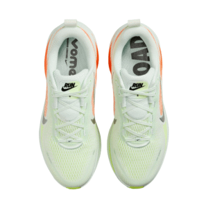 ⁦נעלי ריצה לכביש Nike Vomero 18 Road Running Shoes Barely Green/Hyper Crimson⁩ – תמונה ⁦5⁩