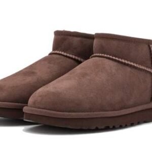 ⁦UGG Classic Ultra Mini Boot Burnt Cedar – מגפיים בגזרה נמוכה⁩ – תמונה ⁦2⁩