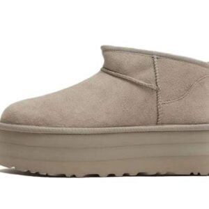 UGG Classic Ultra Mini Platform Boot Goat – מגפיים לנשים בצבע בז׳ עם סוליה מוגבהת