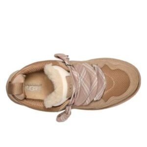 UGG Lowel Wheat נעלי UGG עם סוליית פלטפורמה ופרוות כבשים – תמונה 3