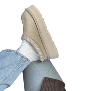 ⁦UGG Tazz Slipper Mustard Seed כפכפי UGG עם סוליית פלטפורמה ופרוות כבשים⁩ – תמונה ⁦5⁩